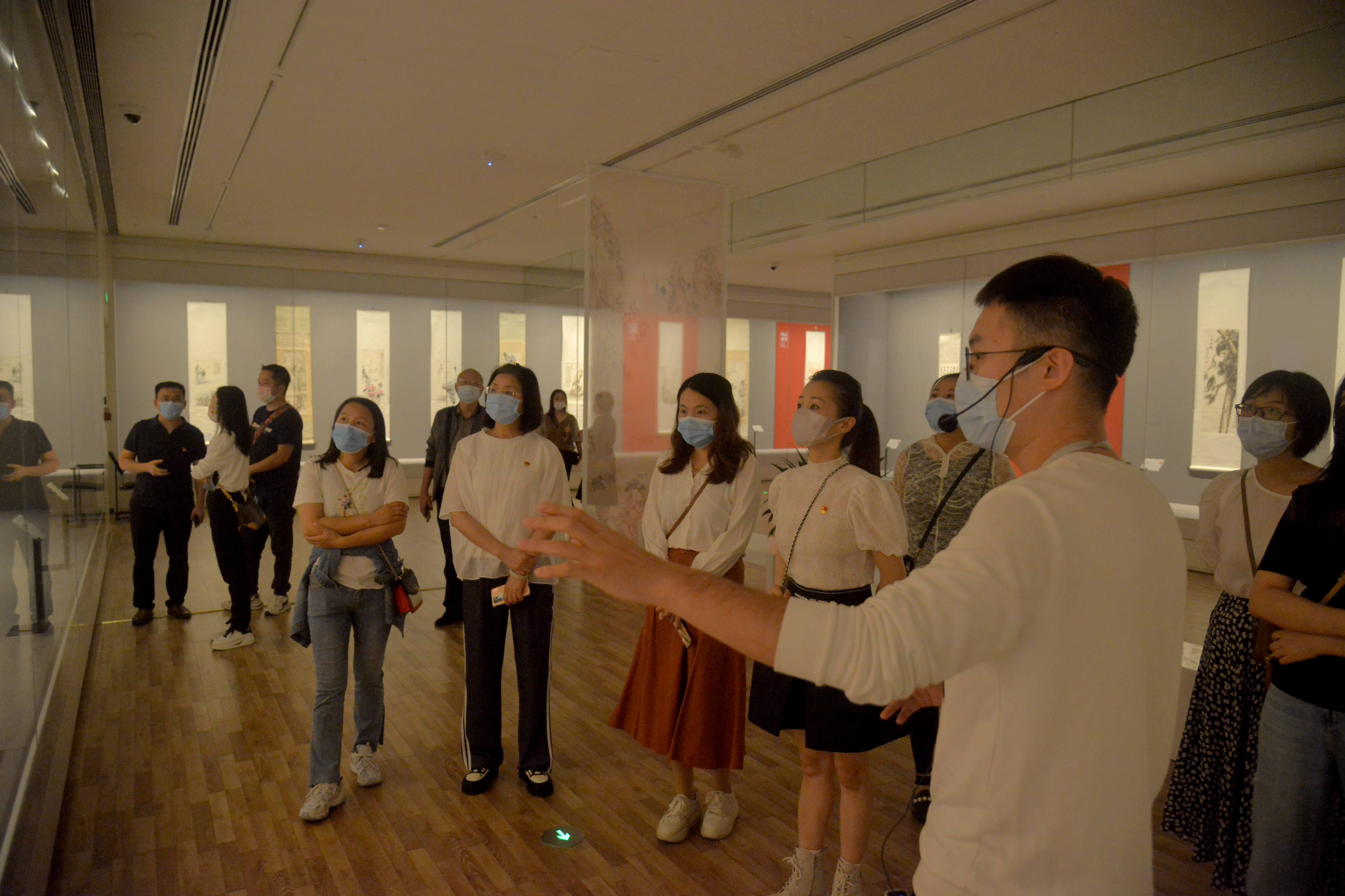 合肥市文化館黨支部組織全體黨員赴安徽省美術(shù)館參觀學(xué)習(xí)