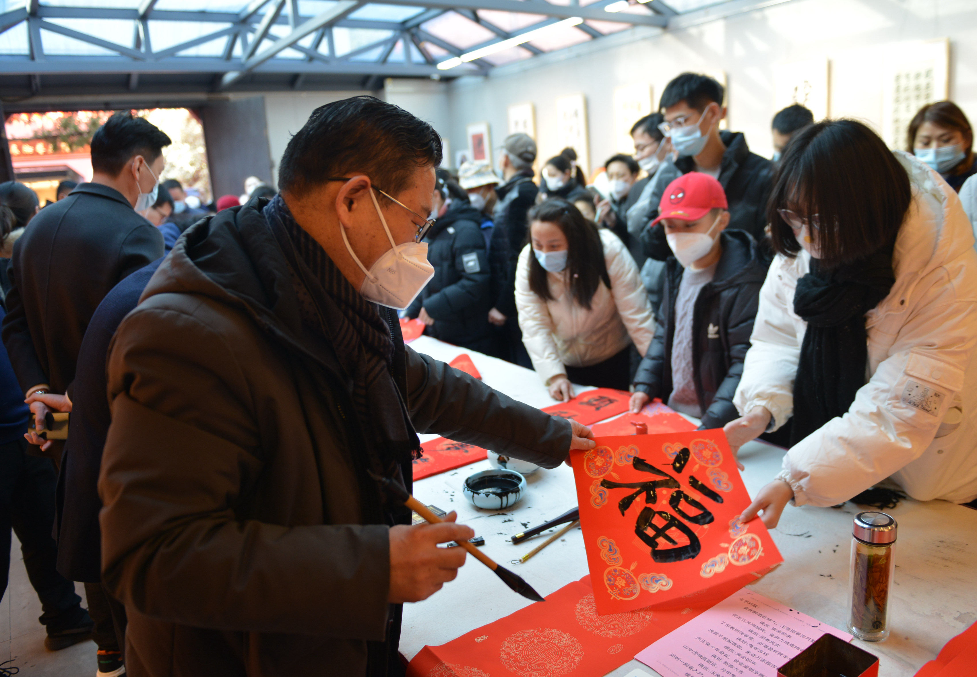 “文化繁星 迎春送福”書畫家義務(wù)寫春聯(lián)開啟廬陽區(qū)專場