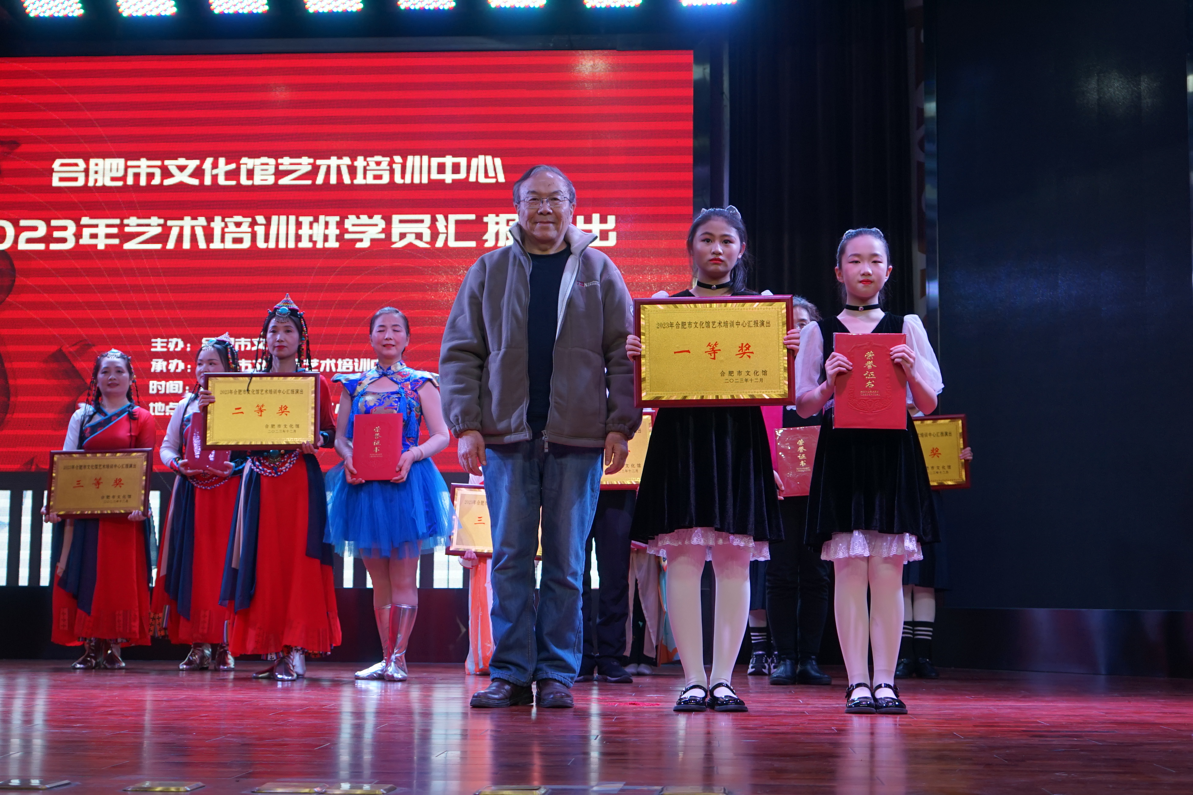 合肥市文化館藝術(shù)培訓(xùn)中心2023年學(xué)員匯報(bào)演出成功舉辦