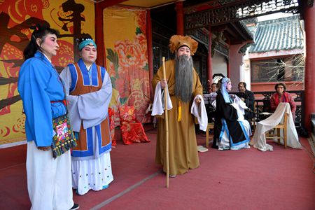 周末花戲樓演出季首場(chǎng)鳴鑼開(kāi)唱