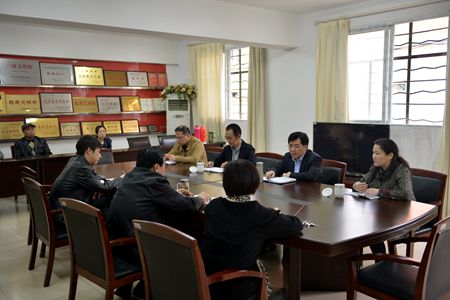 羅平局長(zhǎng)赴市文化館調(diào)研指導(dǎo)群眾路線教育實(shí)踐活動(dòng)