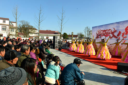 合肥市文化館深入廬江縣白山鎮(zhèn)文藝演出