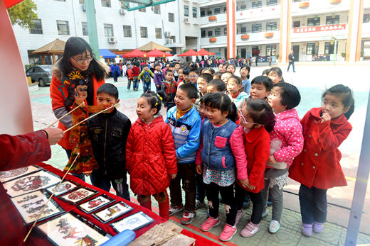 非遺走進(jìn)小學(xué)校園