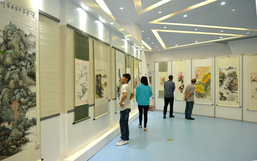 合肥市文化館舉辦“紀(jì)念中國共產(chǎn)黨建黨九十五周年合肥市民書畫展”