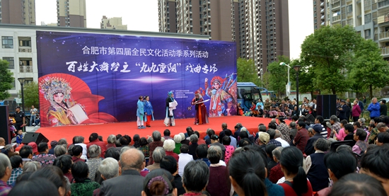 “百姓大舞臺(tái)”送戲進(jìn)社區(qū)