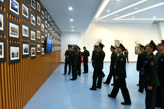 陸軍軍官學(xué)院官兵參觀合肥市群眾文化活動(dòng)中心