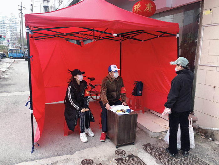 合肥市文化館黨員干部開展下沉一線社區(qū)疫情防控志愿服務(wù)