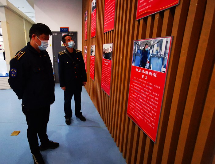 公交集團(tuán)客服稽查黨支部來(lái)我館開展黨日活動(dòng)