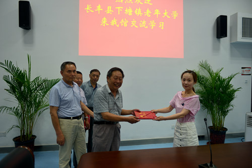 市文化館文化結(jié)對長豐縣下塘鎮(zhèn)老年大學(xué)