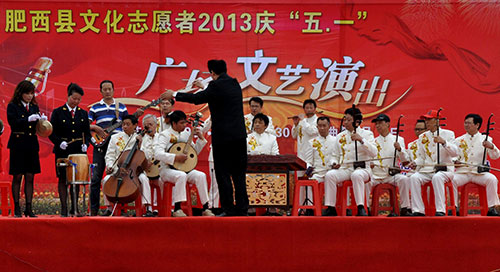 肥西縣舉辦文化志愿者慶“五一”廣場(chǎng)文藝演出