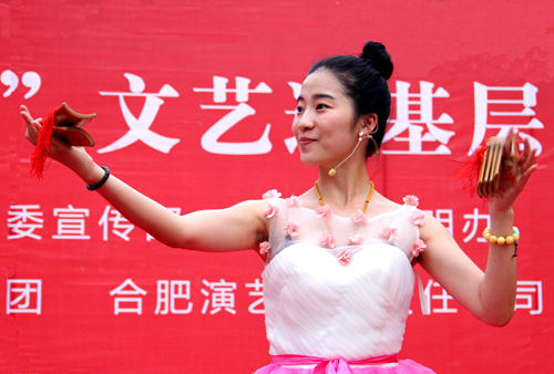 “走向文明”文藝巡演進(jìn)社區(qū)