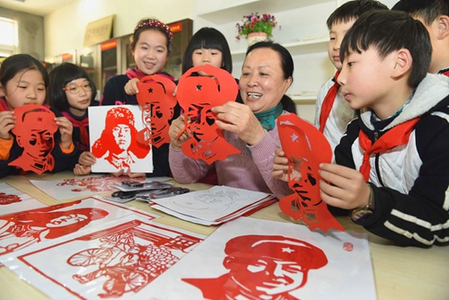 學(xué)習(xí)時(shí)代楷模  傳承雷鋒精神