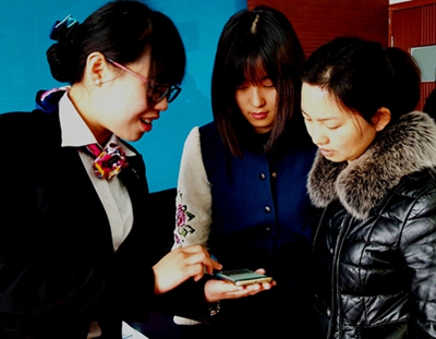 合肥紅旗市場(chǎng)科技農(nóng)村商業(yè)支行手機(jī)銀行便民服務(wù)受好評(píng)