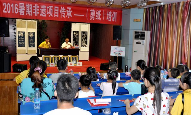 肥西縣文化館舉辦暑期剪紙培訓(xùn)班